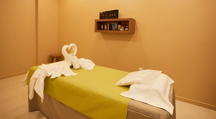The ZUU Ladies Massage Spa Lounge secondary image 1